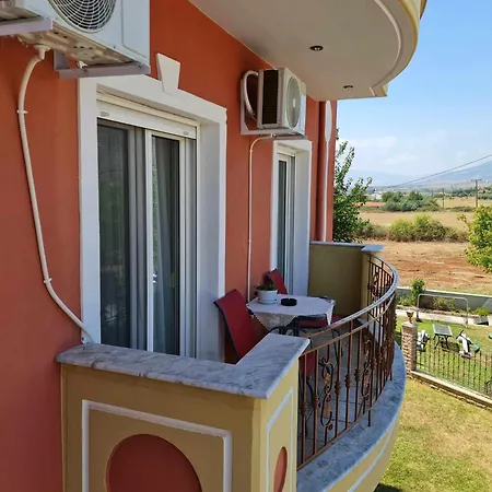 Central Gem, Free Parking