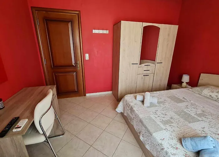 Central Gem, Free Parking * Drama