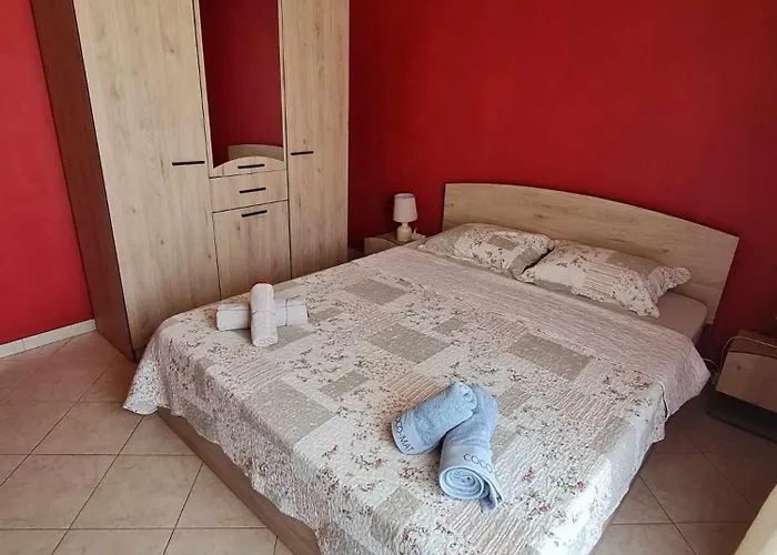 Central Gem, Free Parking